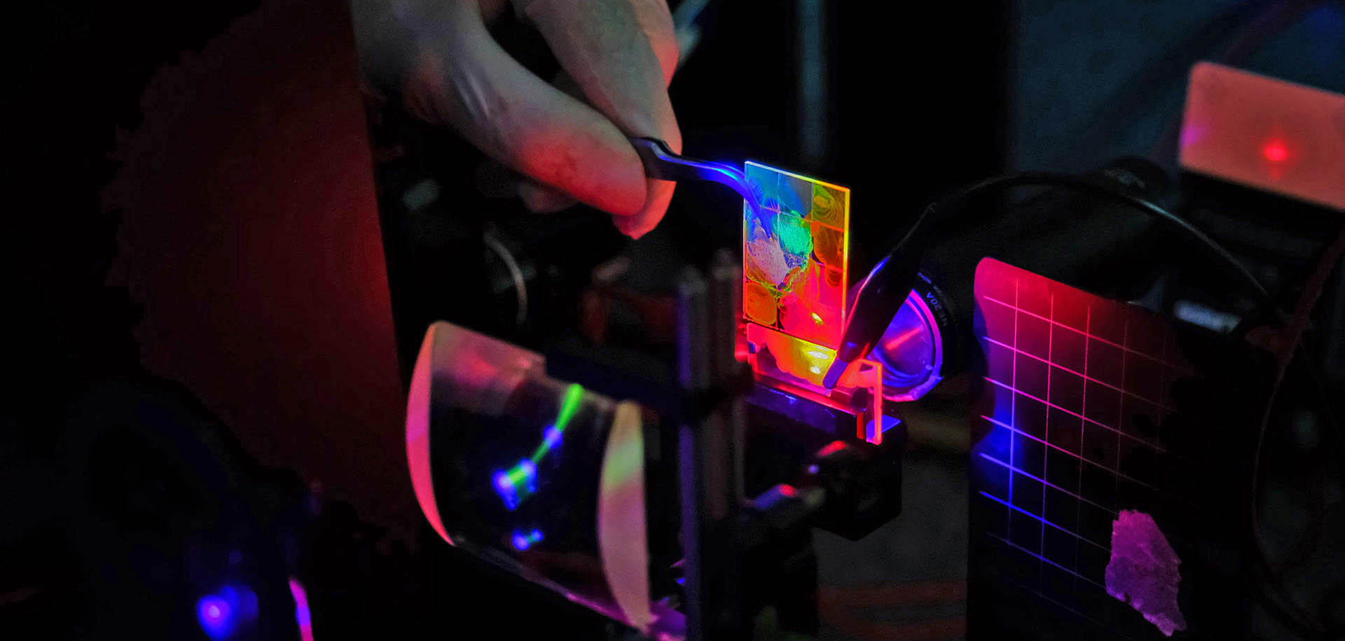 Colloidal Quantum Dot Laser is getting closer to a electrically pumped device
